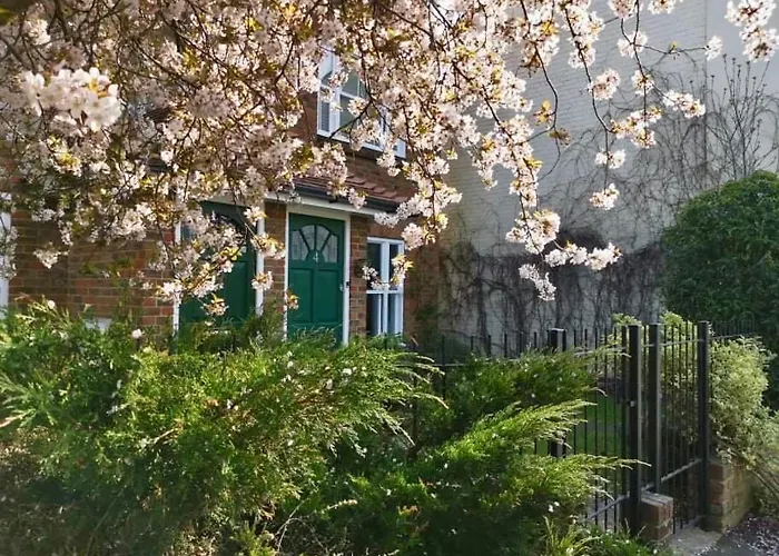 Flat 4 Summertown Court